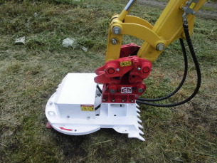 河川堤防/森林の下草刈りに有効な油圧ショベルアタッチメント式草刈り機