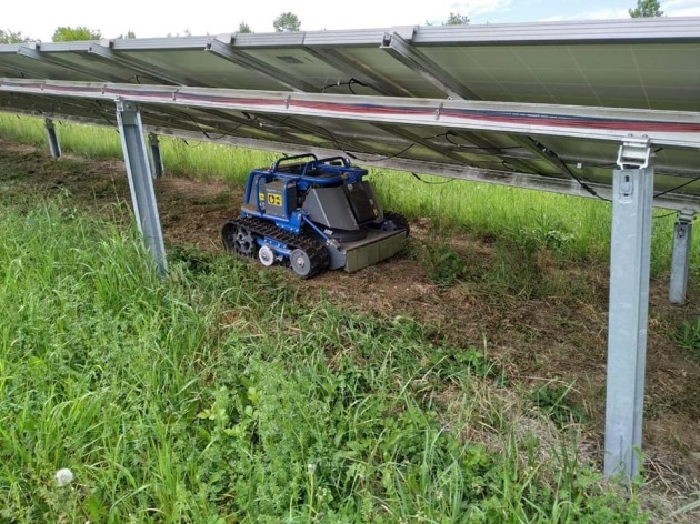 太陽光発電所の敷地内草刈りで活躍！自動運転可能な世界の先を行く「XRot」