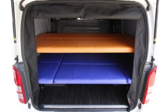 2段ベッドを機能的に使ってゆったり車中泊