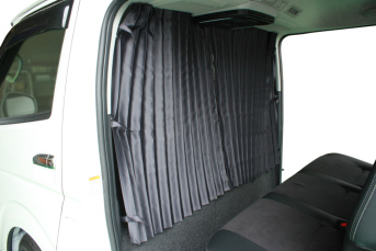 ハイエース200系 S-GLにカーテン取付けてプライバシーも安心！