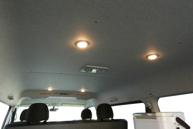 明るさ調整可能な室内灯をハイエース200系に取り付け！