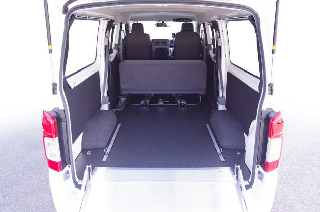 NV350キャラバンの車内をフラットな床を製作！