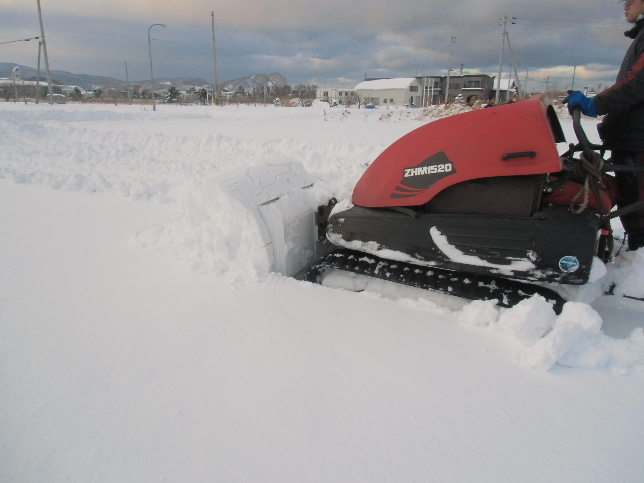 再投稿 値引きしました 除雪機(刈払機つけます バラ売り可) L-20170217-2234.JPG