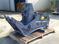 ヤンマー建機Vio35-6用としてコンクリート小割圧砕機P50-1を納品