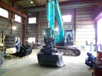 コベルコ建機油圧ショベル STEELWRISTチルトローテーター取付例