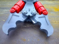 日立建機ZX55UR､ZX75USK用としてコンクリート大割圧砕機を納品