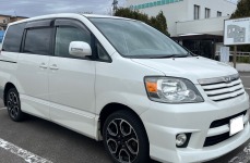 トヨタノア4ナンバー車のユーザー車検代行＆持込みタイヤ組み換え