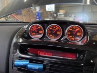 RX-8に持ち込み中古品のデフィーメーター/メーターフードを取付け