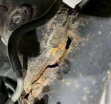 ヴィッツRSのリアタイヤ角度異常！ホーシング溶接割れで交換修理！