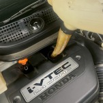 お仕事帰りにエリシオンのエンジンオイル/エレメント交換でご来店