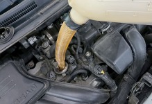 定期的入庫で長距離移動が多い日産ノートのエンジンオイル交換完了