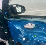 レンタカー旅行中にドアミラー破損で緊急入庫したパッソのドアミラー交換修理