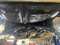 30系ヴェルファイアの下回り錆を削り落としてエンドックス防錆施工