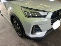 ダイハツロッキーの割れたバンパーをリサイクル品に交換修理＆定期オイル交換