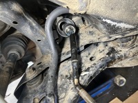 日産ノートの足回り損傷！タイロッド類/サスペンションを交換修理！