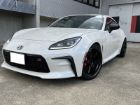 トヨタGR86 ZN8 6MT アプライドD RECARO RSS＆AKEaフェンダーガーニッシュ取付け