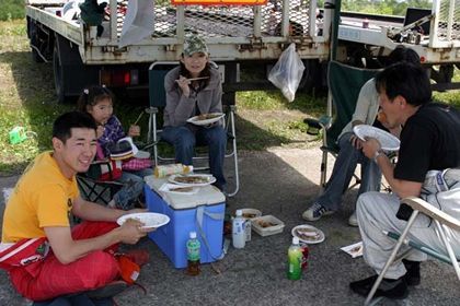 昼食　抽選会がメインかも？