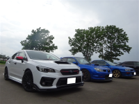 本日は　朝から車検と整備車が　続々　入庫です！