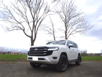 ランドクルーザー　VJA300　V35A　RAYSアルミ＆タイヤ装着です！