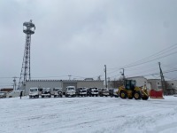 大雪の中、展示車並び替えしました〜