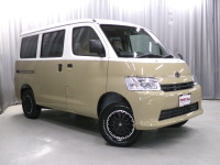 新型タウンエースバン新車リフトアップカスタム！サンドベージュ/ホワイトツートンカラー！ベッドキットにシートカバー付！