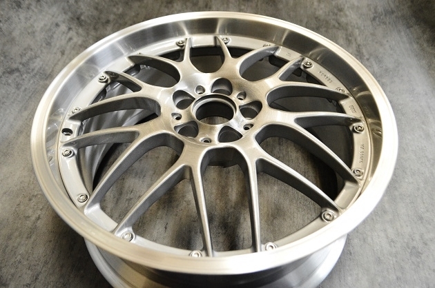 BBS RS-GT 20インチをブラッシュド+スモーククリアーカスタム｜アルミ 