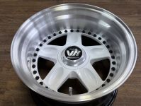 VOLKRACINGグループCの15インチのホワイト＆リバレル9.5J仕様