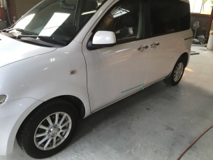 トヨタシエンタ 左前後ドア凹み/歪みの板金塗装で入庫です！！