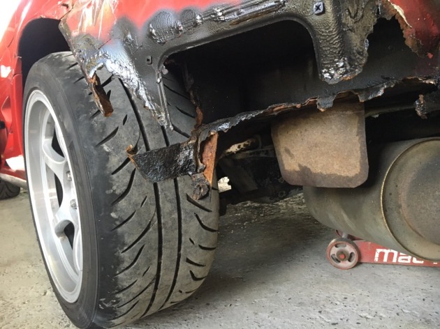 トヨタMR2 タイヤハウスの錆修理！バンパー外してびっくり！｜板金塗装