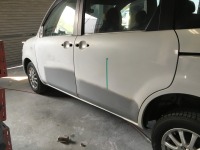 トヨタシエンタ フロントドア凹み修理/プレスライン上の歪み修正 完成！
