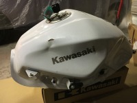 カワサキZ250 タンクへこみ修理で入庫！同時にサビも除去します。