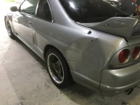 R33 スカイラインGT-R ベッコリ凹んだリアフェンダー板金にて修理！