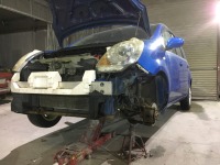 側溝に落ちて足回りにダメージを受けた日産ノート入庫です！