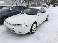 今や貴重なR32GT-R   外装の傷の修理と同時に宿敵サビ修理を決意♫