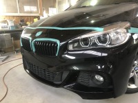 お洒落なBMW 218D  外装リフレッシュでバンパー修理塗装♫