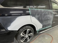 接触事故により右側面損傷したホンダオデッセイの広範囲板金修理塗装