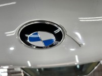 BMW X3  ボンネットに深めのヘコミ  費用を抑える為交換せずに板金で修理します♪