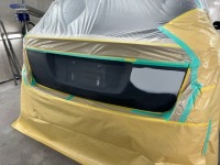 Tさまのレガシィワゴン DIY作業でエンブレムを剥がしたら色まで剥がれた… リアゲート塗装のご依頼です♪