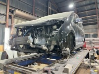 Tさまの三菱デリカd5 ガッツリ曲がってしまったフレーム修正開始します♪