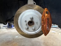 スカイラインクーペにディクセル製スリットローターとペイントキャリパー取り付け！