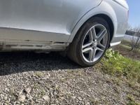メルセデス･ベンツC200ステーションワゴンのサイドスカート修理