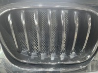 中古車購入時装着されていたX3のグリル後付けメッシュを取り外し