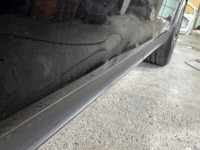 ポルシェカイエンのアルミ製左フロントドア凹みを板金整形修理