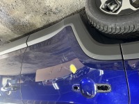 ジープレネゲードに木材があたり凹んだ右リヤドアを板金塗装修理