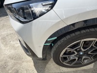 BMW X1 フェンダーアーチモールの小さなガリ傷をピンポイント修理