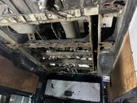 ハイエーススーパーロングの朽ちた荷室フロア/フレームを新品交換修理