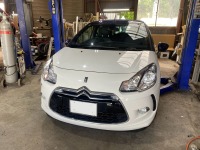 シトロエンDS3の「ドア開閉時異音を修理」「マフラー揺れを修理」