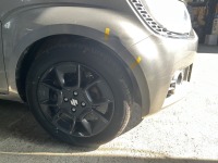 スズキイグニスのフロント周りと運転席ドアのヘコミを板金修理依頼！