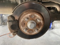 異音点検ご依頼で固着が判明したフィットのリアブレーキを交換修理