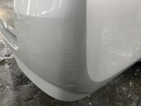 セレナのリアバンパー(角)擦り傷をクイック板金塗装(部分塗装修理)